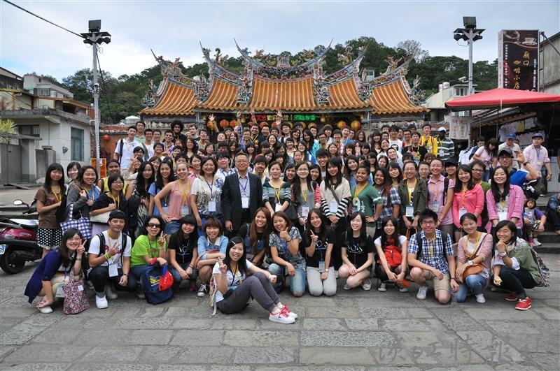 Group pic in front of temple