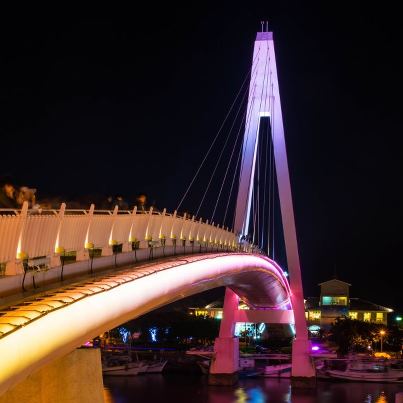 The various colors of Lovers Bridge