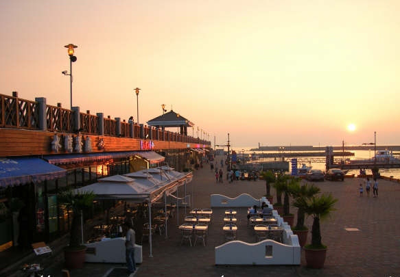 Open-air seating on the wharf