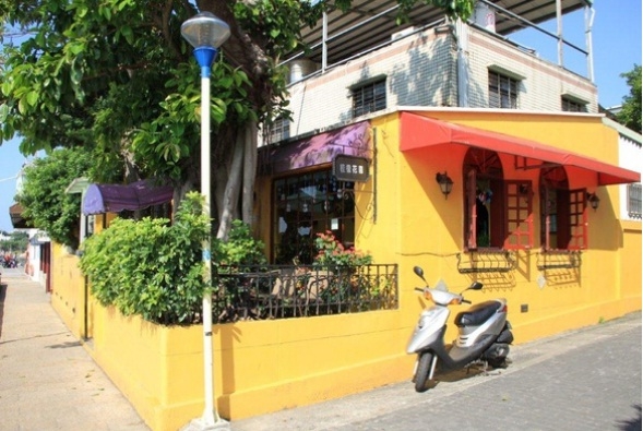 A colorful restaurant by the riverside