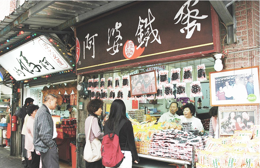 A shop selling "iron eggs"